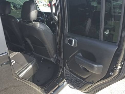 Used 2023 Jeep Gladiator Sport AWD/4WD image 21