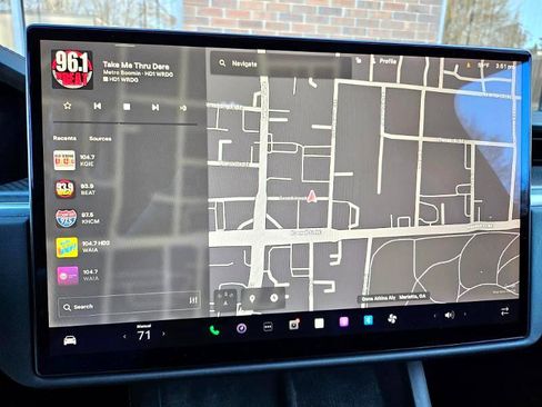 Used 2023 Tesla Model X Plaid image 33