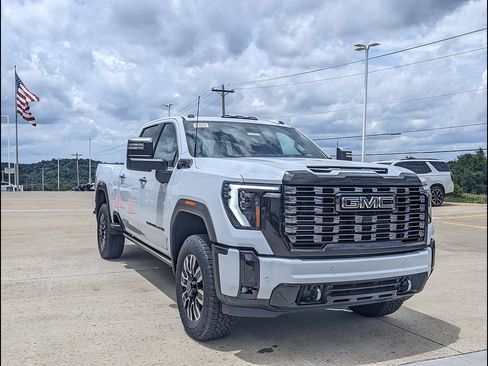 New 2026 GMC Sierra 2500 Denali Ultimate w/ LPO, Black Badging Package AWD/4WD image 5
