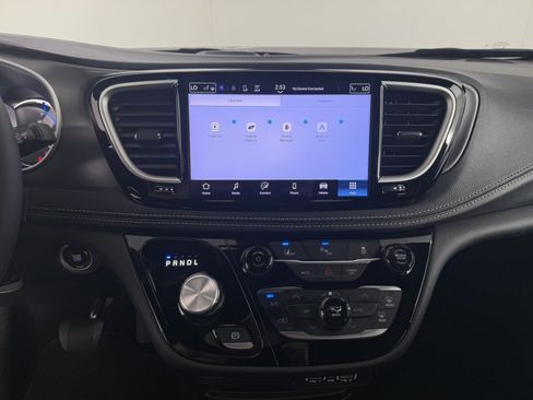 Used 2025 Chrysler Pacifica Select FWD image 20