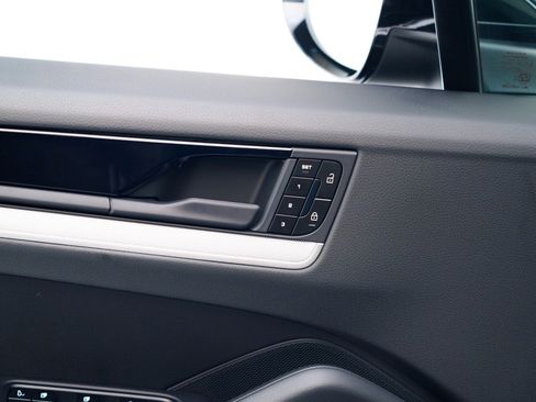 Used 2025 Porsche Cayenne S image 23