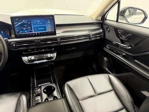 Used 2024 Lincoln Corsair AWD w/ Equipment Group 102A image 38