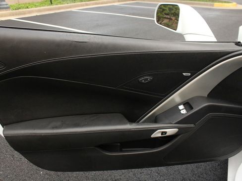 Used 2017 Chevrolet Corvette Stingray Coupe w/ 1LT RWD image 18