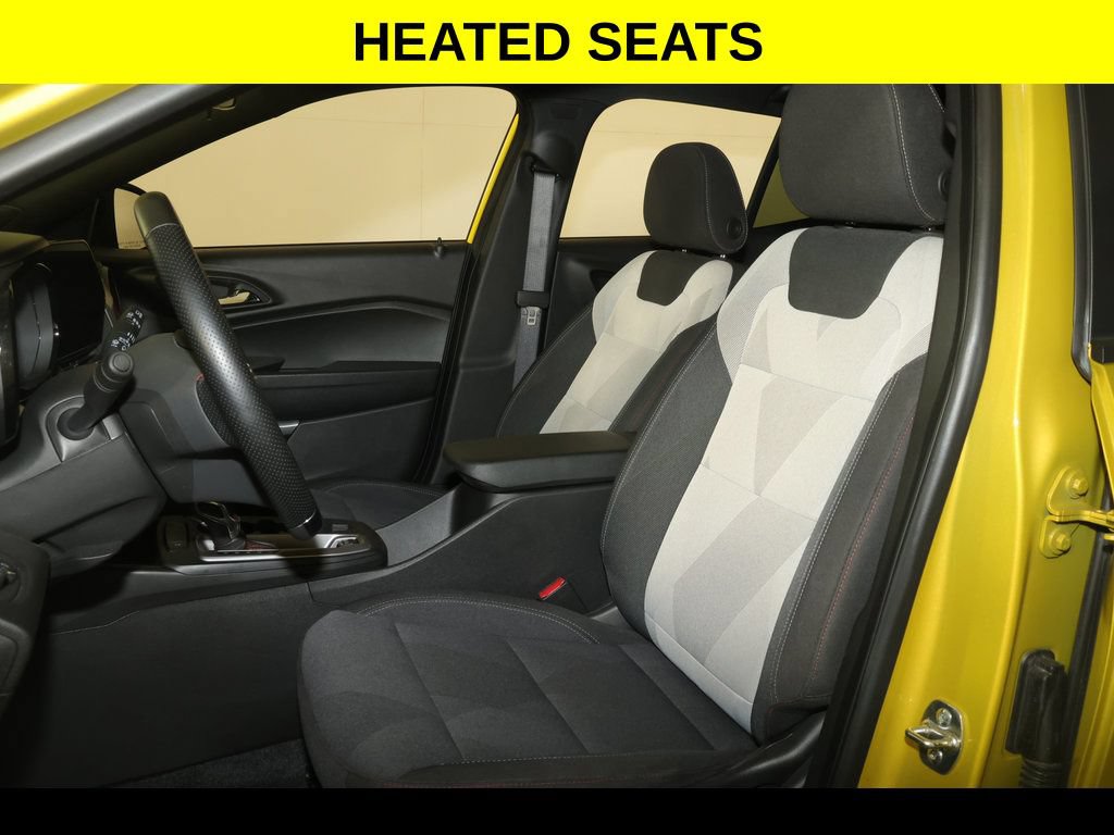 Certified 2025 Chevrolet Trax RS w/ Driver Confidence Package FWD image 3