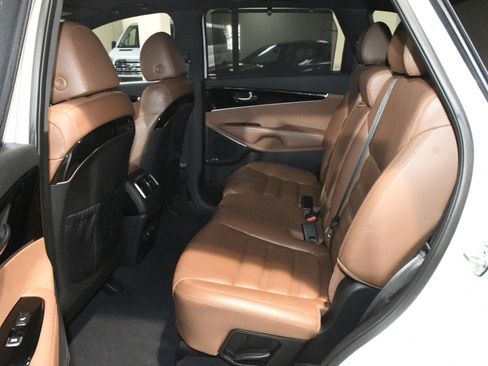 Used 2019 Kia Sorento SX image 47
