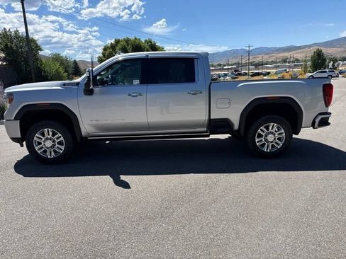 Used 2022 GMC Sierra 2500 Denali w/ Denali Ultimate Package AWD/4WD image 3