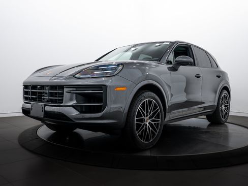 Certified 2025 Porsche Cayenne image 1
