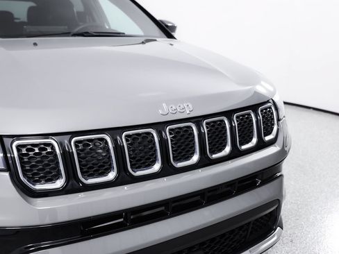 Used 2023 Jeep Compass Limited AWD/4WD image 5