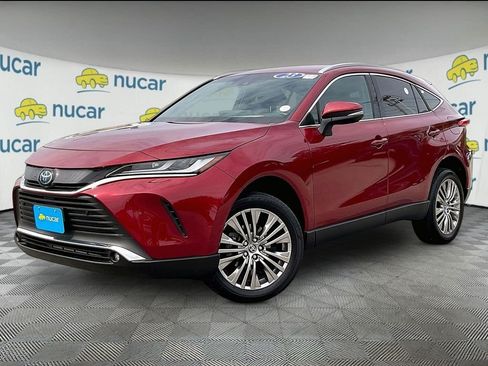 Used 2023 Toyota Venza XLE AWD/4WD image 3