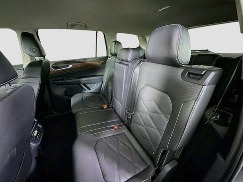 Used 2025 Volkswagen Atlas SE FWD image 23