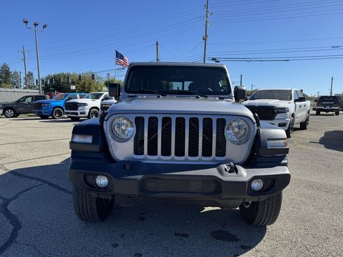 Used 2020 Jeep Gladiator Sport w/ Quick Order Package 24S image 9