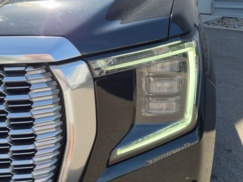 Used 2021 GMC Yukon Denali w/ Denali Premium Package AWD/4WD image 10