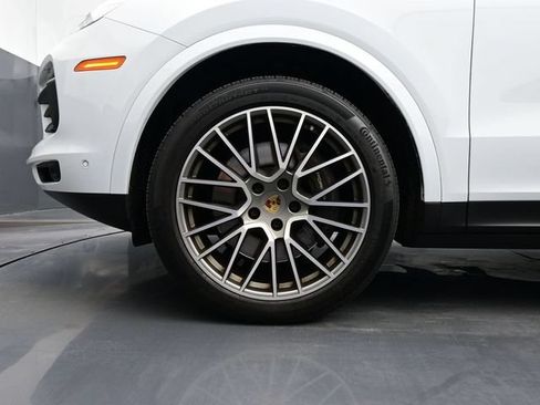 Certified 2023 Porsche Cayenne Platinum Edition AWD/4WD image 6