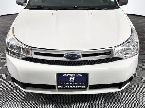 Used 2010 Ford Focus SE FWD image 2