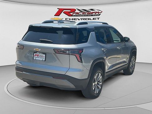 Used 2025 Chevrolet Equinox LT w/ Convenience Package II FWD image 5