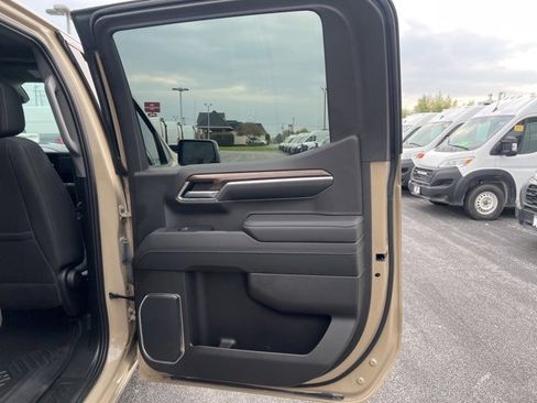 Used 2022 Chevrolet Silverado 1500 LT Trail Boss image 10