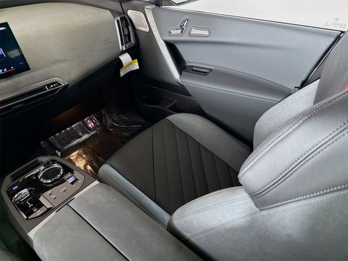 New 2026 BMW iX xDrive60 w/ M Sport Package image 25