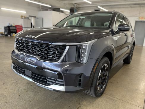 New 2025 Kia Sorento S image 5