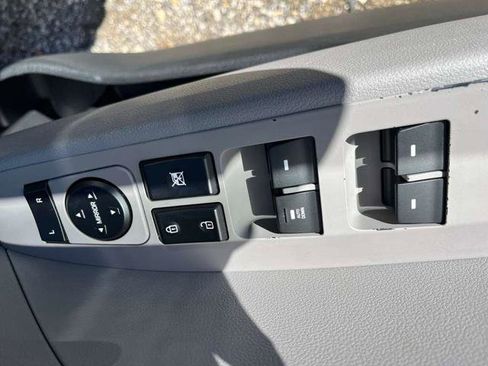 Used 2018 Hyundai Elantra SE w/ SE Connectivity Package 04 image 14