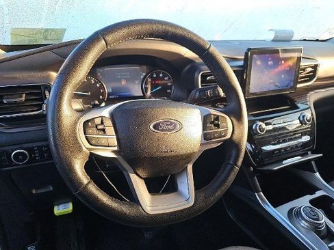 Used 2023 Ford Explorer Limited image 8