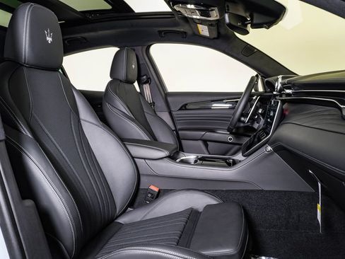 Certified 2025 Maserati Grecale Modena AWD/4WD image 15