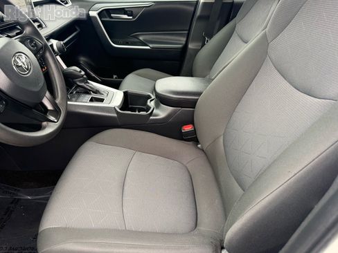 Used 2025 Toyota RAV4 XLE image 12