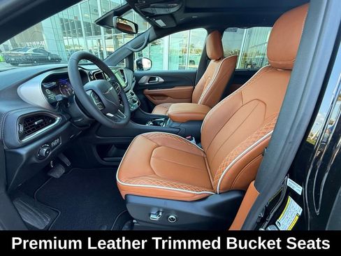 New 2026 Chrysler Pacifica Pinnacle image 9