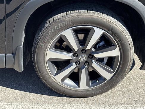 Used 2025 Honda Pilot Touring image 10