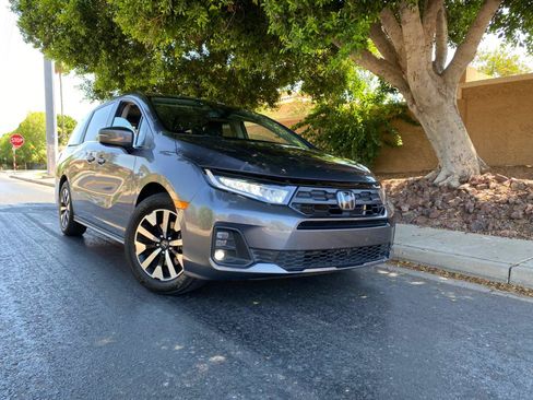 Used 2025 Honda Odyssey EX-L image 2