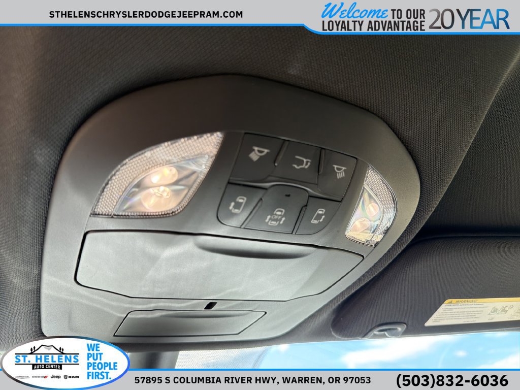 New 2027 Chrysler Pacifica Select FWD image 22