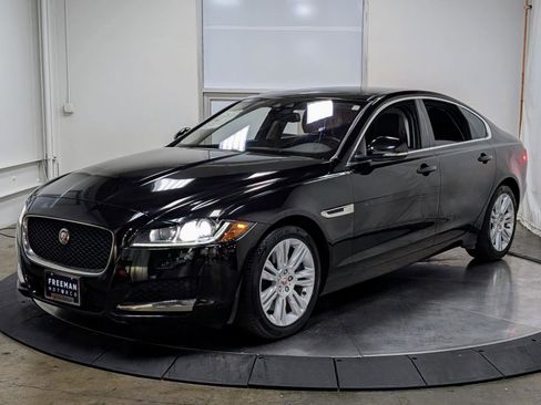 Used 2017 Jaguar XF Premium AWD/4WD image 4
