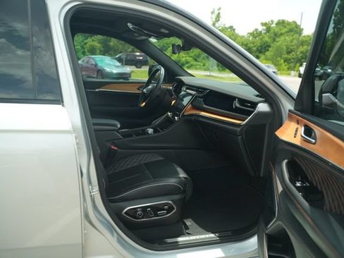 Used 2023 Jeep Grand Cherokee Summit AWD/4WD image 21