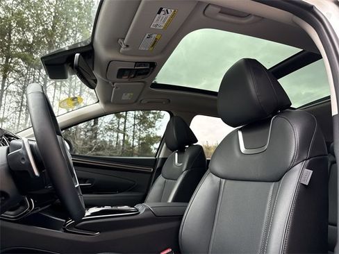 Used 2024 Hyundai Tucson Limited image 16