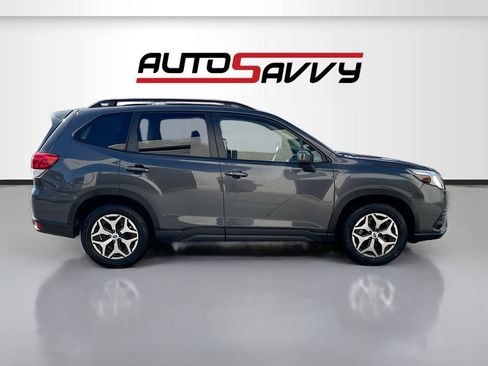 Used 2024 Subaru Forester Premium AWD/4WD image 8