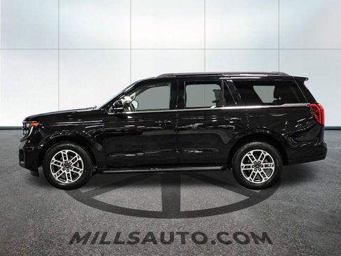 Certified 2025 Ford Expedition Active image 3