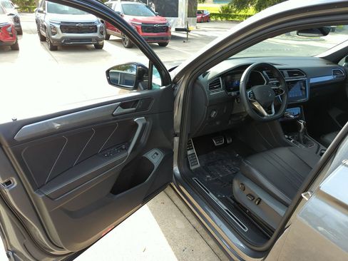 Used 2024 Volkswagen Tiguan SE R-Line FWD image 7