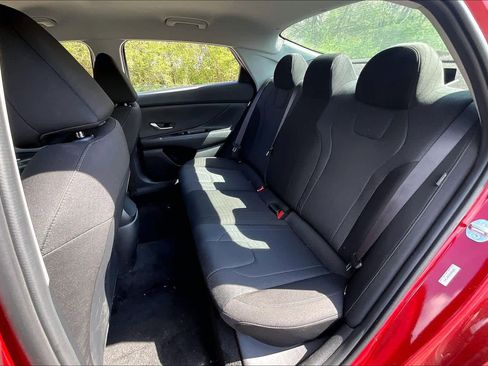 Used 2025 Hyundai Elantra SE FWD image 20