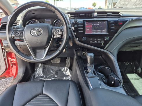 Used 2019 Toyota Camry SE FWD image 18