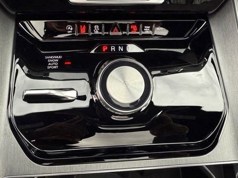 Used 2025 Jeep Wagoneer 4WD w/ Premium Group I image 34