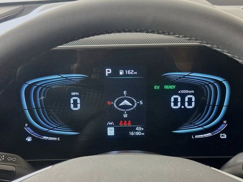 Certified 2025 Kia Niro EX Touring image 5