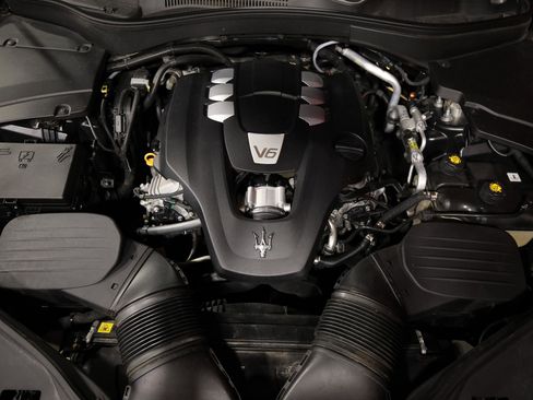 Used 2018 Maserati Levante image 26