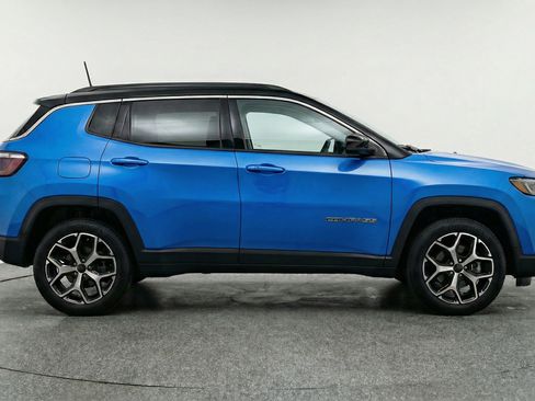 Used 2025 Jeep Compass Limited image 11