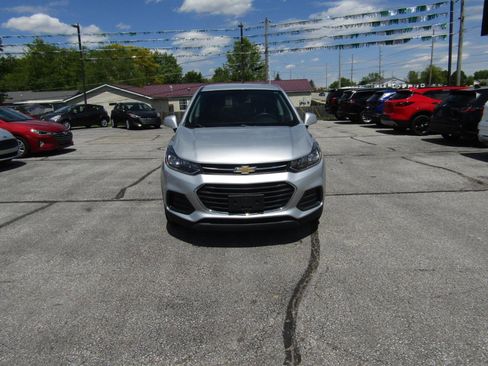 Used 2020 Chevrolet Trax LS w/ Tint and Cruise Package FWD image 2