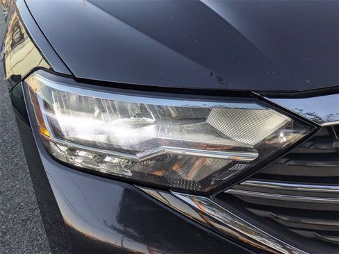 Certified 2024 Volkswagen Jetta SE image 10