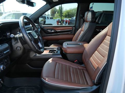 Used 2023 GMC Yukon Denali Ultimate w/ LPO, Floor Liner Package AWD/4WD image 10
