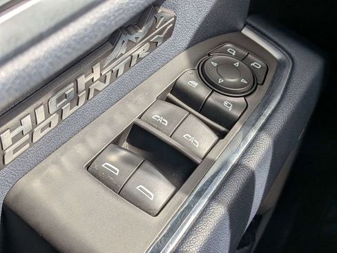 Used 2022 Chevrolet Silverado 1500 High Country w/ Z71 Off-Road Package AWD/4WD image 23