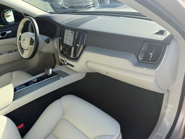 Certified 2024 Volvo XC60 B5 Plus AWD/4WD image 19