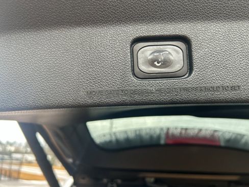 Used 2019 Ford Explorer XLT w/ Equipment Group 202A image 10