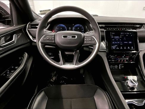 Used 2023 Jeep Grand Cherokee Altitude AWD/4WD image 6