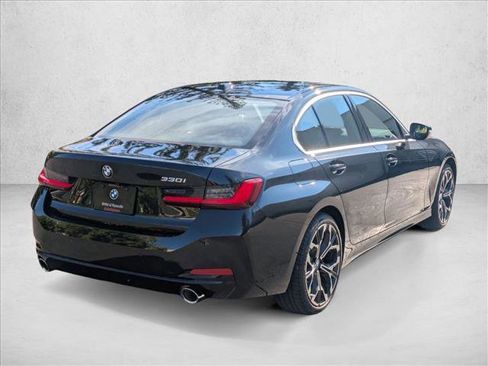 Used 2025 BMW 330i Sedan w/ Premium Package RWD image 5